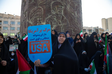 پولیتیکو پولیتیکو: محبوبیت جهانی آمریکا رو به افول است