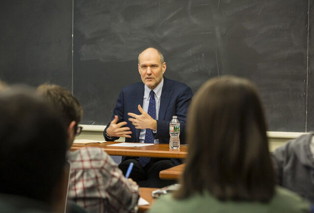 استیون والت:ایران،لیبی نیست؛آن‌ها غنی‌سازی را کنار نمی‌گذارند/اگر توافقی حاصل نشود،احتمال درگیری نظامی به شدت بالا می‌رود/برای بدترین‌ها آماده شوید...