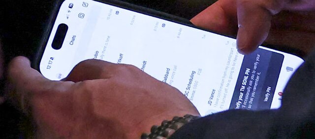 مایک والتز دوباره خبرساز شد؛ پیام‌رسان قلابی، دردسر تازه امنیت ملی؟