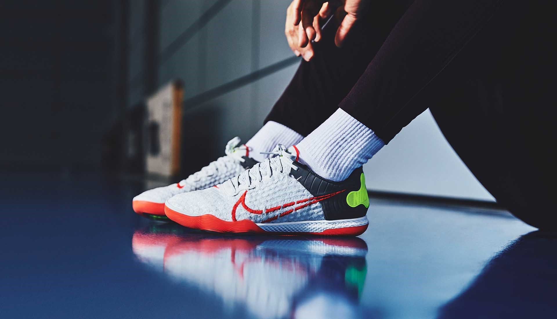 کفش فوتسال زنانه از کجا بخریم؟